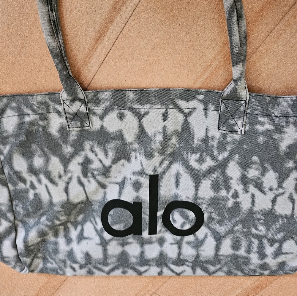 New/no tag  big alo yoga bag
